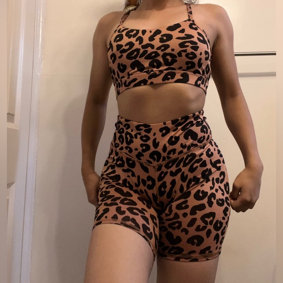 Leopard Print Women's Shorts Set - Picture 1 of 4